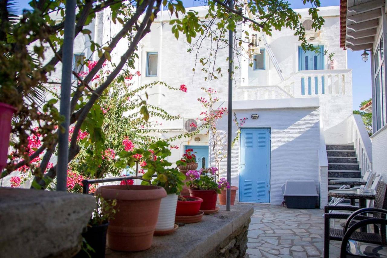 Nicolas Aparthotel 3*